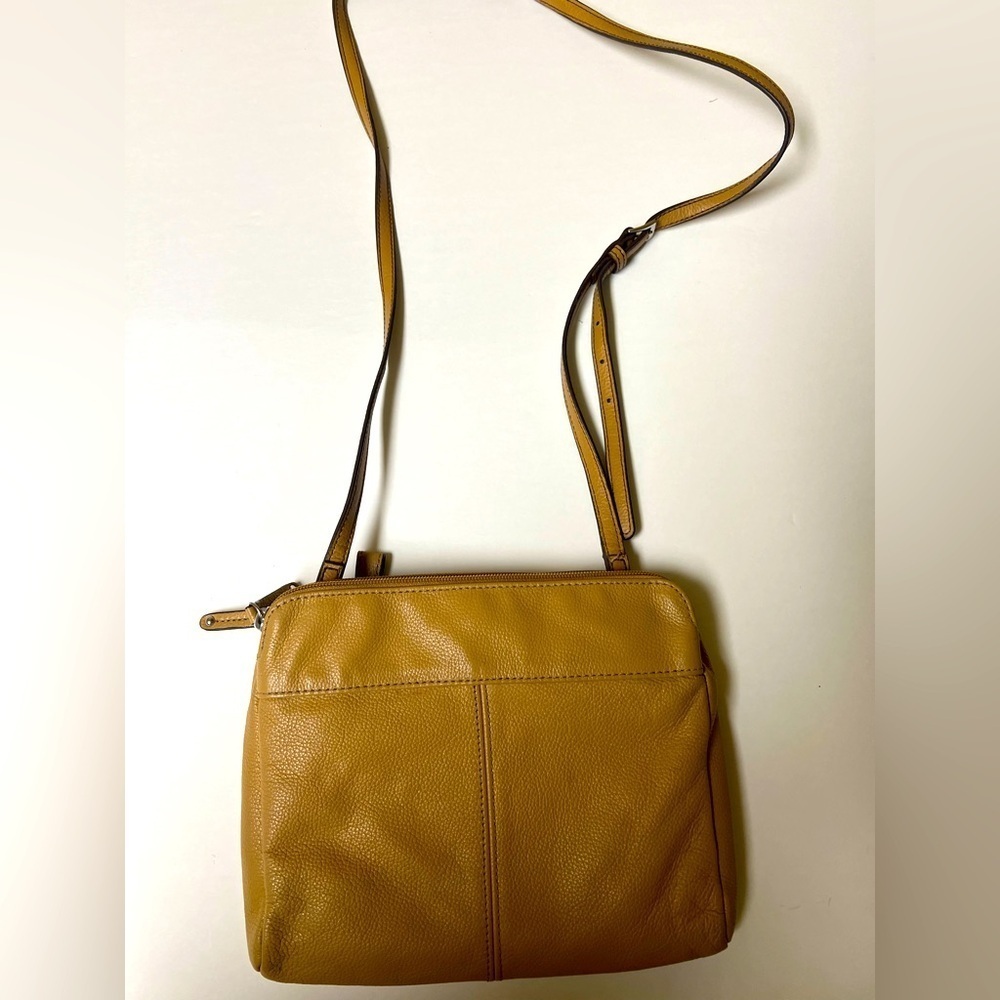 TIGNANELLO TAN LEATHER CROSSBODY BAG
9”x 8” STRIPED INTERIOR LINING